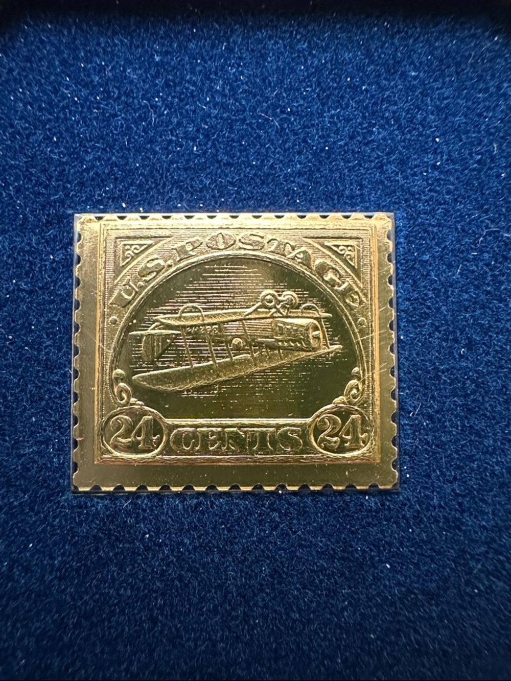 24ct Gold Replica Inverted Jenny Stamp Display – Gold on Navy - Picture 2 of 4